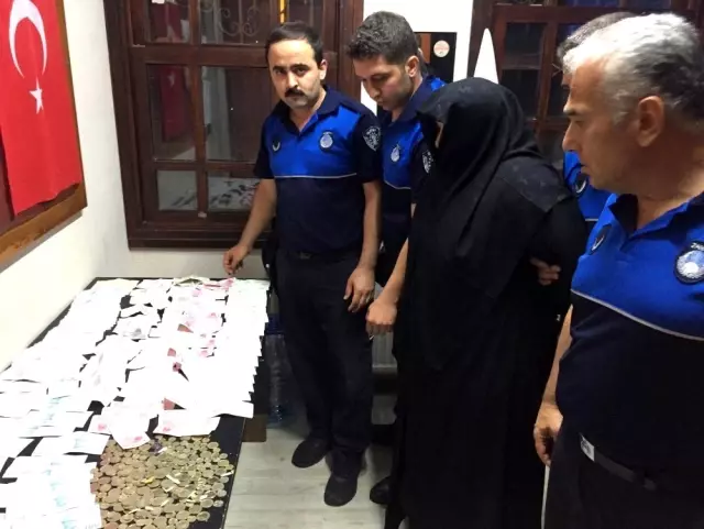 6 çocuğuna dilencilik yaptıran kadından çıkan para zabıtayı şoke etti 6 çocuğuna dilencilik yaptıran kadından çıkan para zabıtayı şoke etti