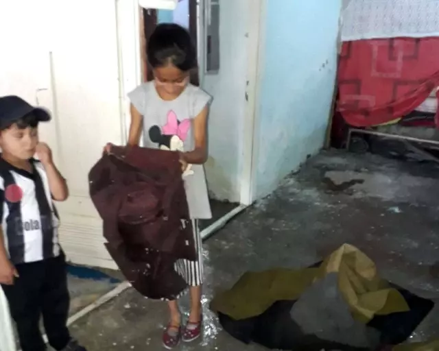 8 nüfuslu Aktaş ailesinin evi sular altında kaldı 8 nüfuslu Aktaş ailesinin evi sular altında kaldı