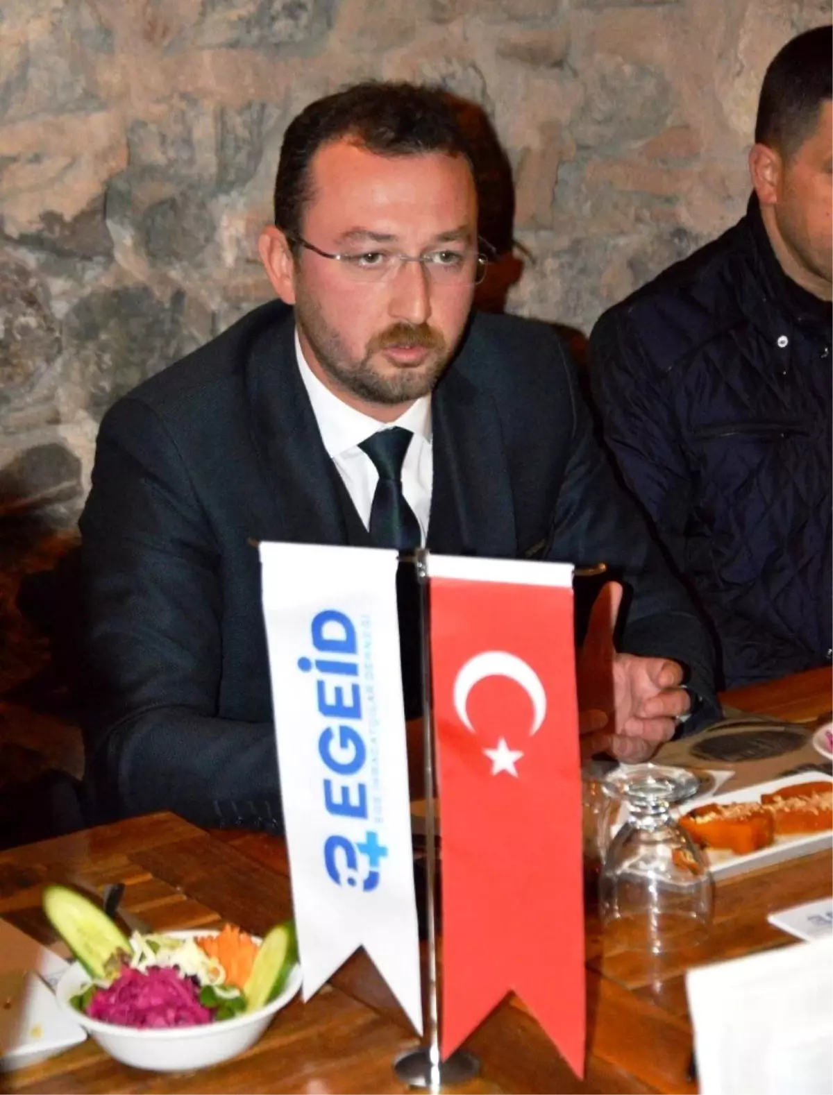 Aloğlu: 'Mavi vatan kaderine terk edilemez'