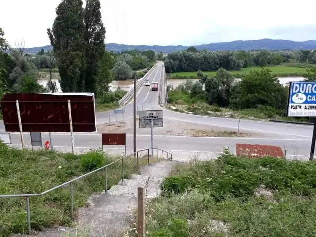 Ard arda yaşanan kazalar köylüyü çileden çıkardı Ard arda yaşanan kazalar köylüyü çileden çıkardı