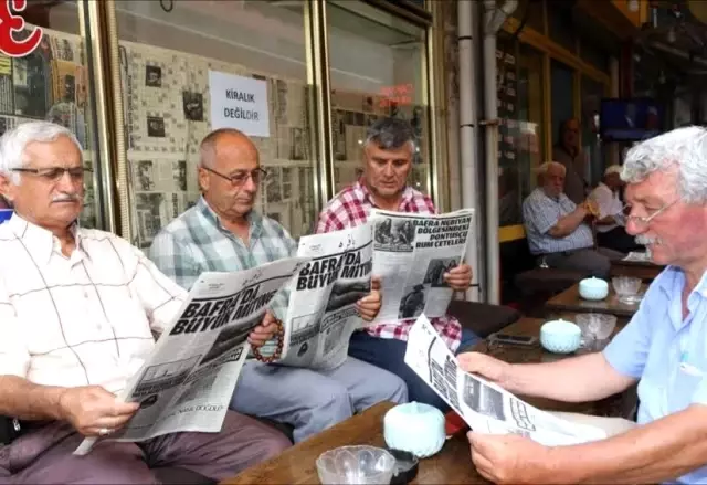 Bafralılardan 100. yıl gazetesine yoğun ilgi Bafralılardan 100. yıl gazetesine yoğun ilgi