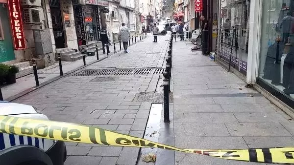 Beşiktaş'ta apartman yöneticisi tartıştığı dükkan sahibini bacağından vurdu
