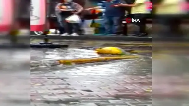Beyoğlu'nda ücreti alamayan taksici, kadın turisti darp etti Beyoğlu'nda ücreti alamayan taksici, kadın turisti darp etti