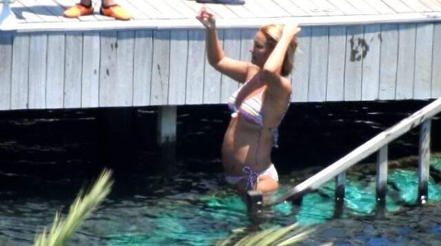 Bikinili fotoğraflarındaki göbeği dikkat çeken Pınar Altuğ hamile mi?