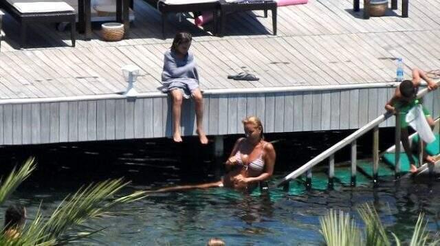 Bikinili fotoğraflarındaki göbeği dikkat çeken Pınar Altuğ hamile mi?