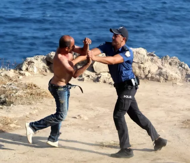 Bunalıma giren adam, cebindeki parayı yakıp intihara kalkıştı Bunalıma giren adam, cebindeki parayı yakıp intihara kalkıştı