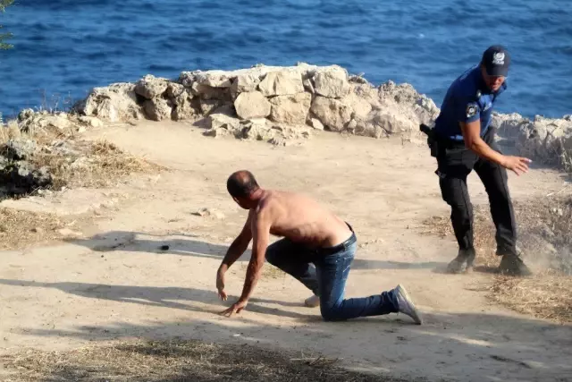 Bunalıma giren adam, cebindeki parayı yakıp intihara kalkıştı Bunalıma giren adam, cebindeki parayı yakıp intihara kalkıştı