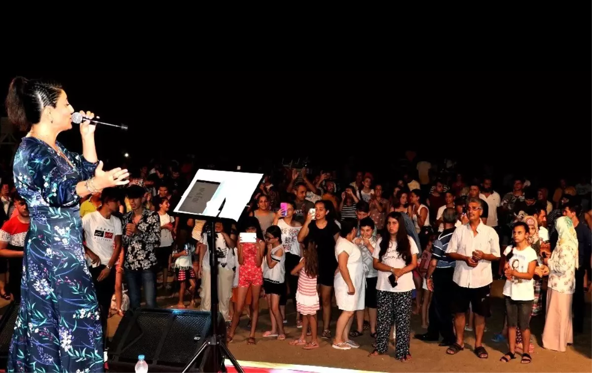 Dalga sesleri eşliğinde yaz konserleri