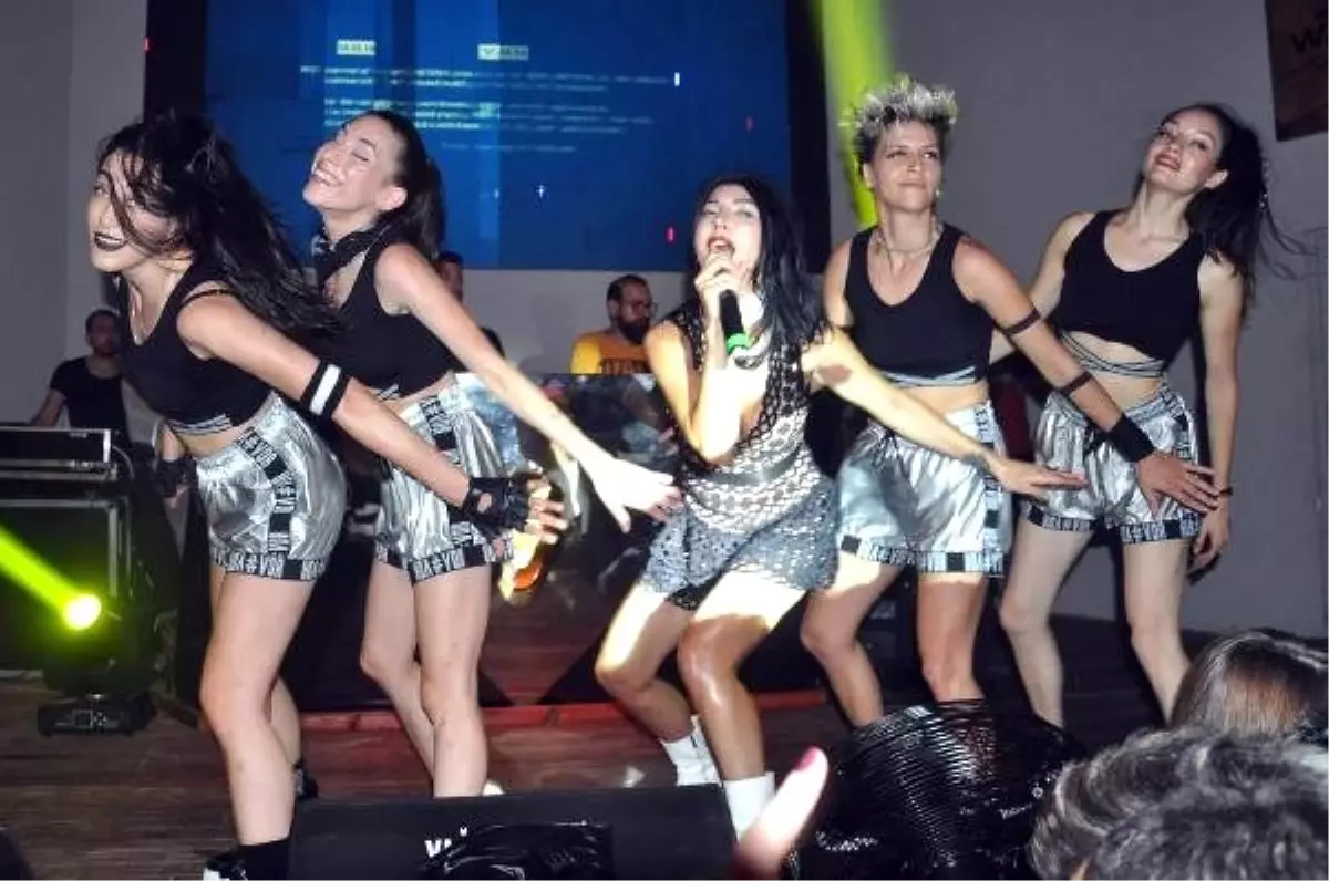 Didim'de Hande Yener coşkusu