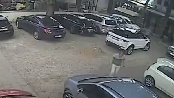 2 şüpheli, döviz bürosundan çıkan İranlı iş adamına tuzak kurup 40 bin dolarını çaldı 2 şüpheli, döviz bürosundan çıkan İranlı iş adamına tuzak kurup 40 bin dolarını çaldı