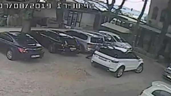 2 şüpheli, döviz bürosundan çıkan İranlı iş adamına tuzak kurup 40 bin dolarını çaldı 2 şüpheli, döviz bürosundan çıkan İranlı iş adamına tuzak kurup 40 bin dolarını çaldı