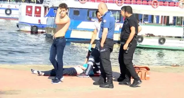 Genç adam, Haliç'te denize atlayan genç kızı peşinden atlayarak kurtardı Genç adam, Haliç'te denize atlayan genç kızı peşinden atlayarak kurtardı