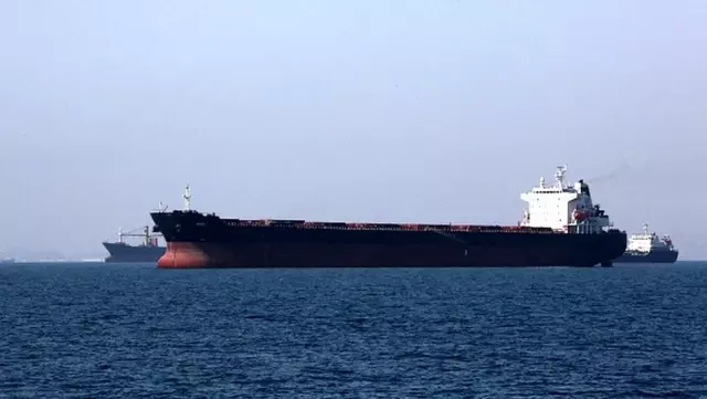 Körfezde gerilim tırmandı! İran petrol tankerini durdurmaya çalıştı