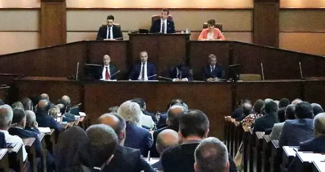 İBB Meclisi'nde 'HDP' gerginliği: Onlara da teşekkür et