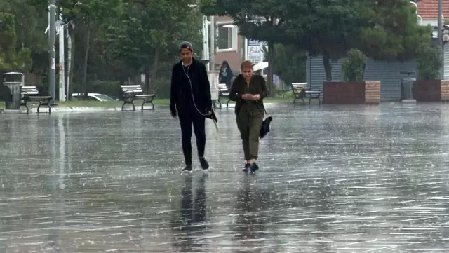 İstanbul'da şiddetli yağış ne zaman etkisini kaybedecek? İstanbul'da şiddetli yağış ne zaman etkisini kaybedecek?