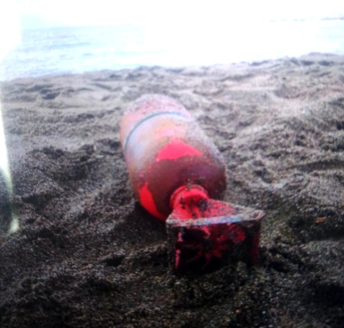 Karasu Plajı'nda bulunan denizaltına ait bomba paniğe neden oldu