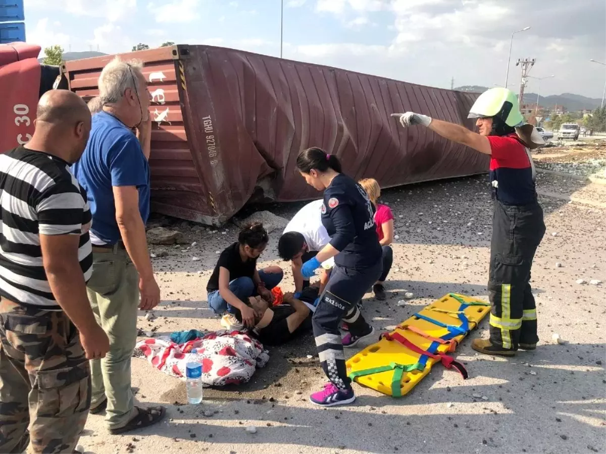 Kontrolden çıkan tır taksiye çarptı: 5 yaralı