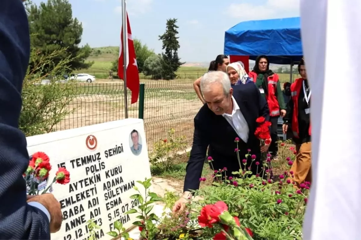 Kozan'da 15 Temmuz şehidi polis kabri başında anıldı