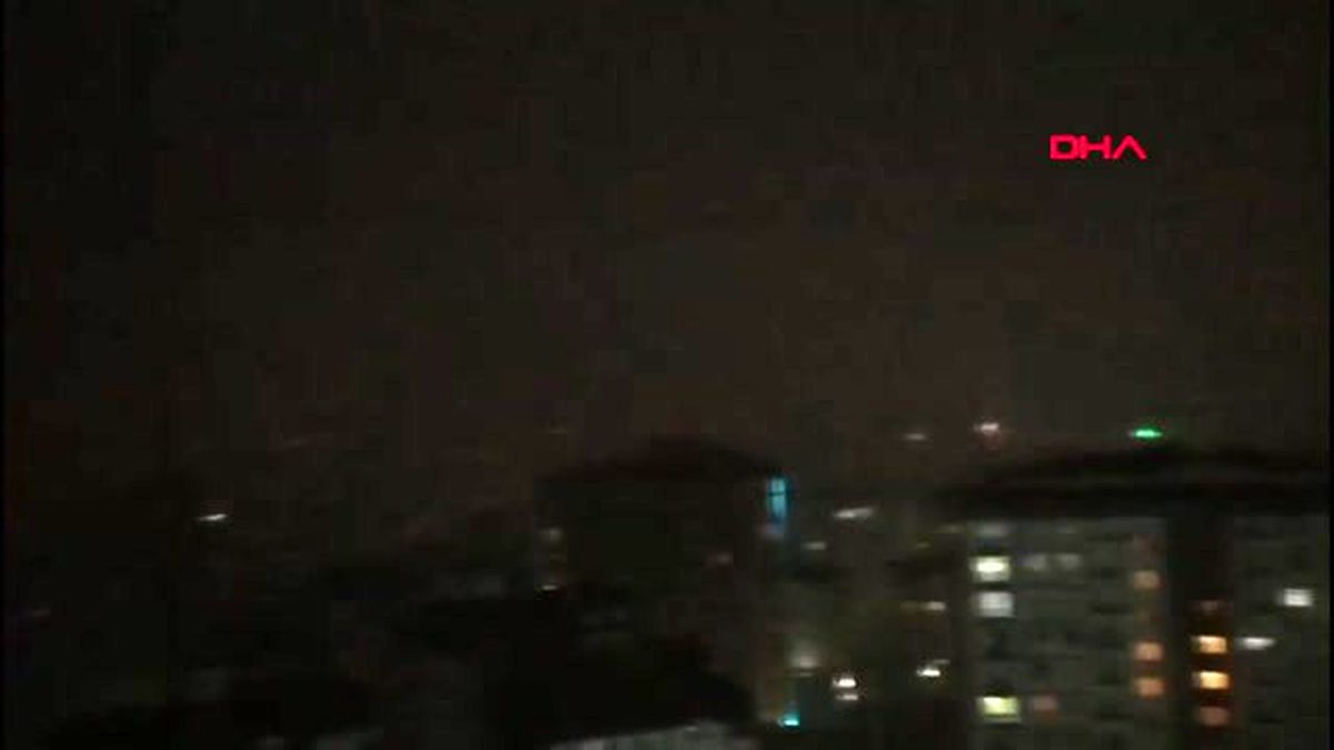 Ordu'da eve düşen yıldırım anı kamerada-YENİDEN