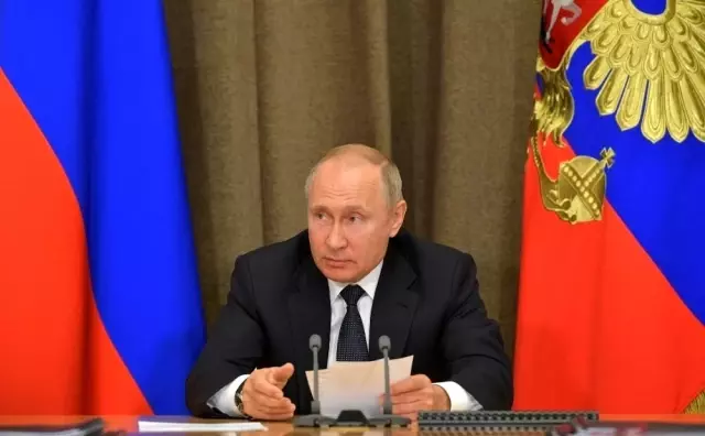 Putin ve Zelenskiy Ukrayna'nın doğusu için görüştü