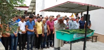 Salihli'deki kazada ölen 6 kişiden 5'inin cenazeleri toprağa verildi