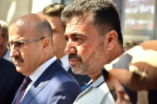 Şehit babası 15 Temmuz fotoğraf sergisini gözyaşlarıyla gezdi