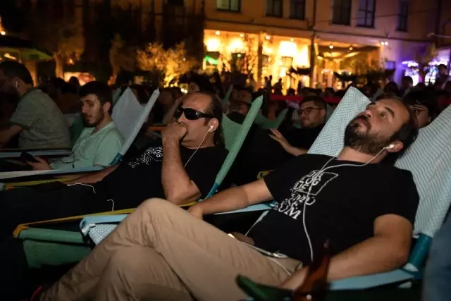 Sesli betimleme ile açık havada engelsiz sinema keyfi Sesli betimleme ile açık havada engelsiz sinema keyfi