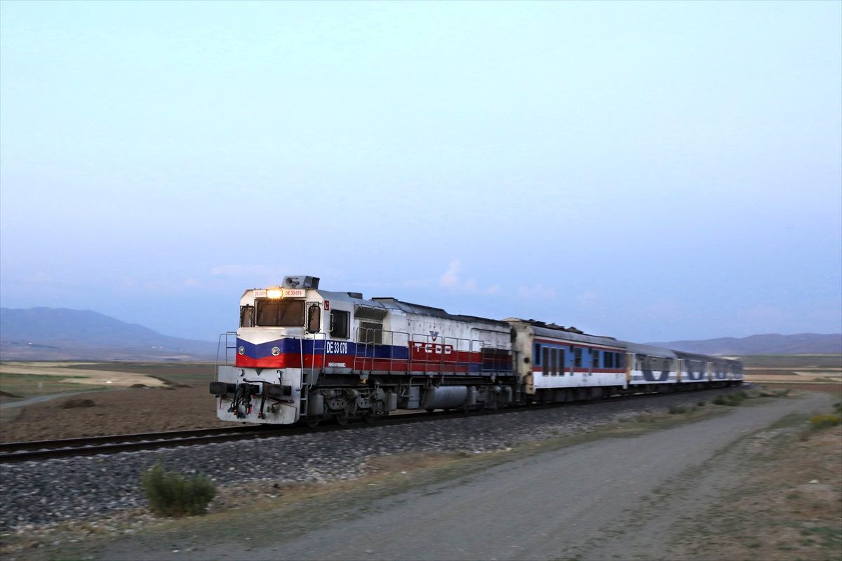 Tahran-Ankara treninin ilk yolcuları Van'a ulaştı