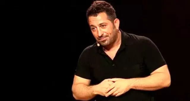Tesettürlüleri otele aldırmadığı iddia edilen Cem Yılmaz, fotoğrafıyla o iddialara cevap verdi