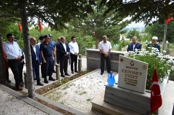 15 Temmuz şehidi, mezarı başında anıldı 15 Temmuz şehidi, mezarı başında anıldı