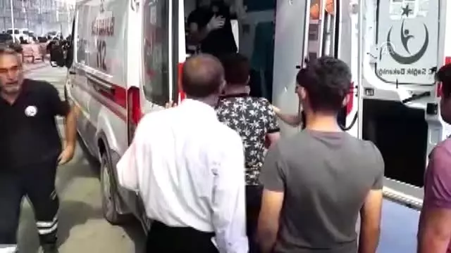 2 otomobil çarpıştı: 8 yaralı 2 otomobil çarpıştı: 8 yaralı