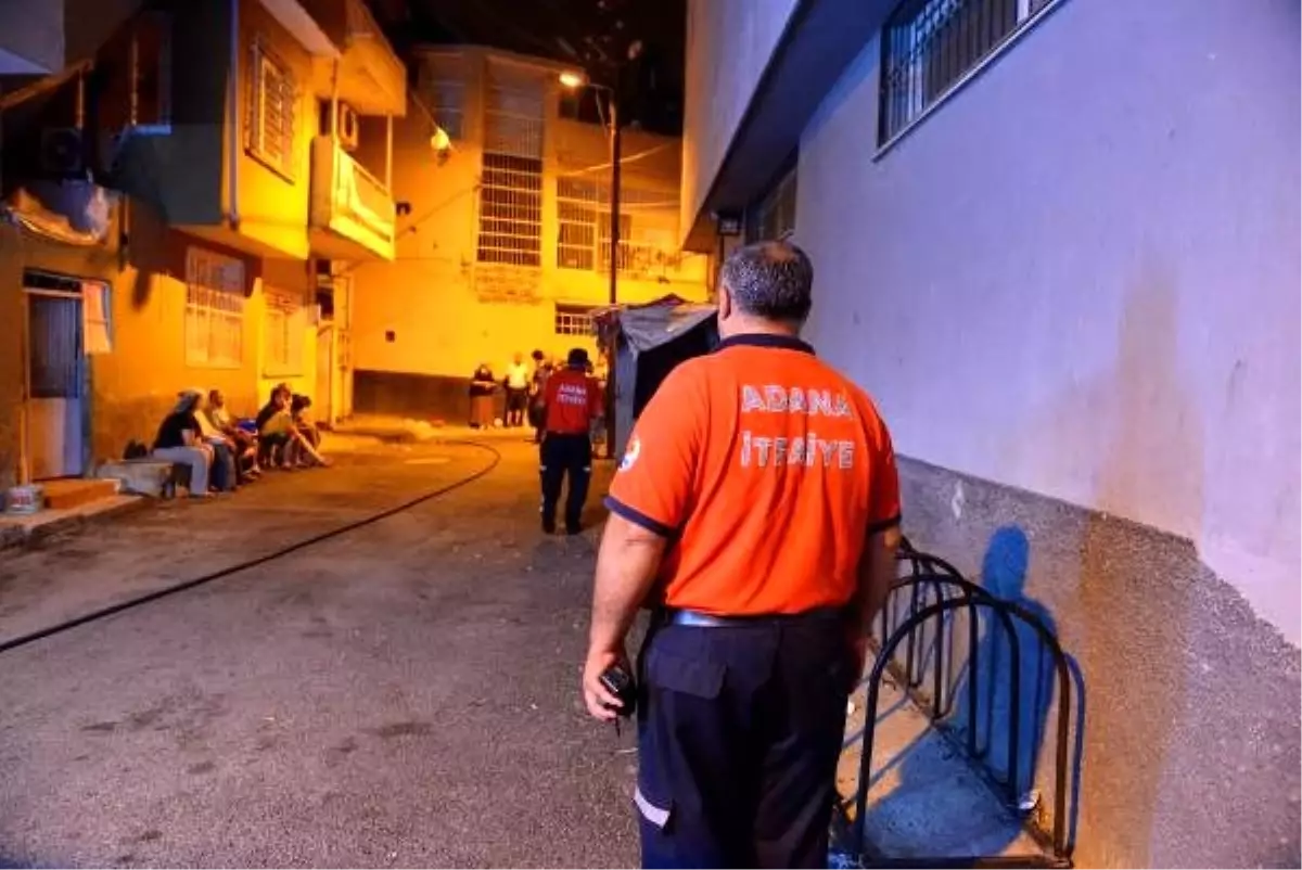 3 katlı binada çıkan yangında 3 kişi dumandan etkilendi