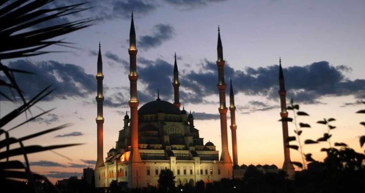 Adana'da Cuma namazı kaçta? Diyanete göre Adana Cuma namazı saati - ezan vakti