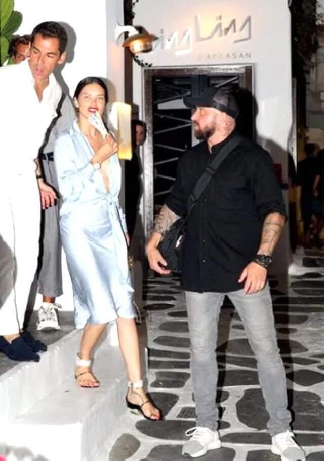 Adriana Lima ile aşk yaşayan Emir Uyar, garsonlara 5 bin lira bahşiş bıraktı