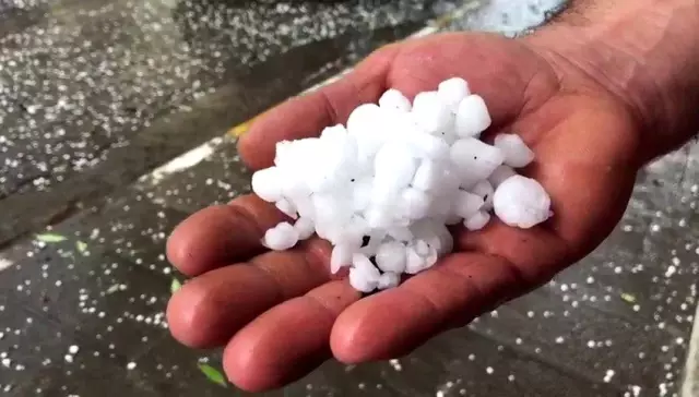 Ardahan'da dolu yağışı etkili oldu