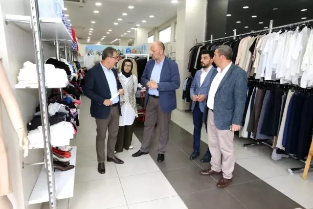 Başkan Deniz Köken, Şefkateli Mağazası'nı ziyaret etti Başkan Deniz Köken, Şefkateli Mağazası'nı ziyaret etti