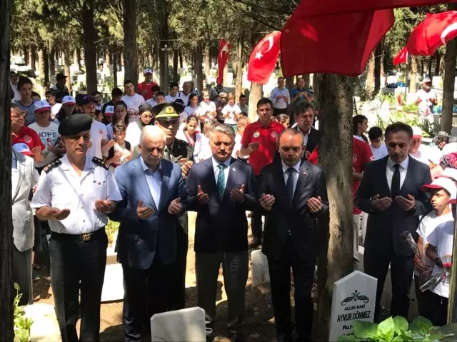 Burhaniyeli 15 Temmuz şehidi kabri başında anıldı