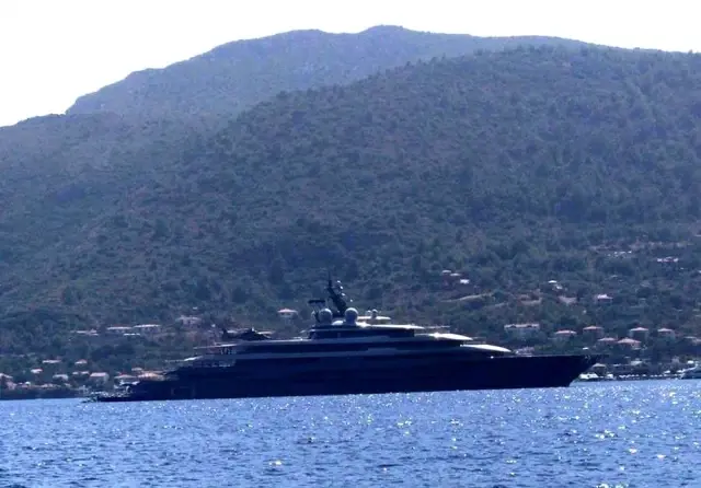 Dünyanın en zengini, cennet koyları helikopterle gezdi Dünyanın en zengini, cennet koyları helikopterle gezdi