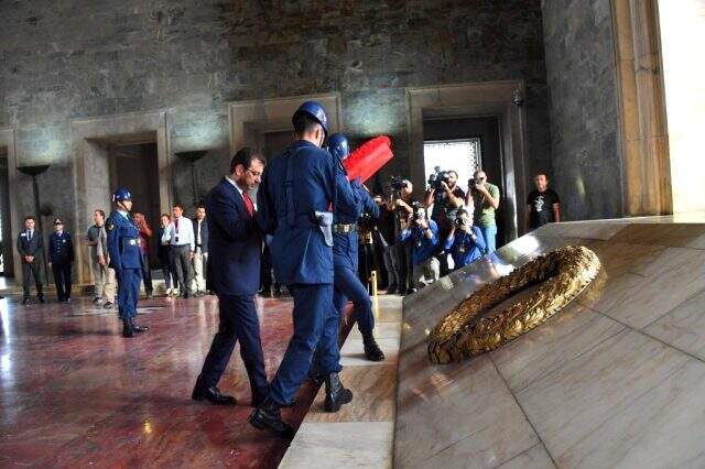 Ekrem İmamoğlu yeniden Anıtkabir'de! İşte Özel Defter'e yazdıkları