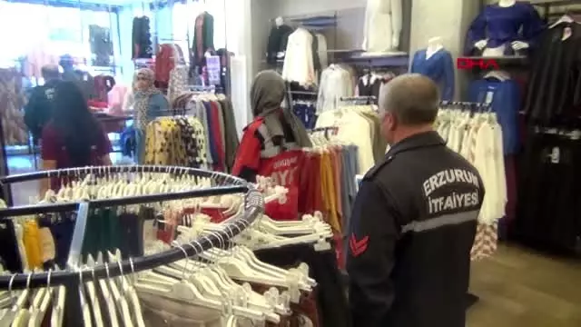ERZURUM İtfaiye eri serçeye kalp masajı ve suni teneffüs yaptı ERZURUM İtfaiye eri serçeye kalp masajı ve suni teneffüs yaptı
