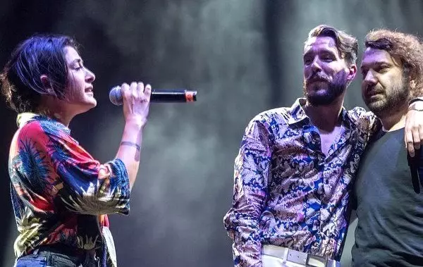 Kuşadası Gençlik Festivali'nde üçlü düet
