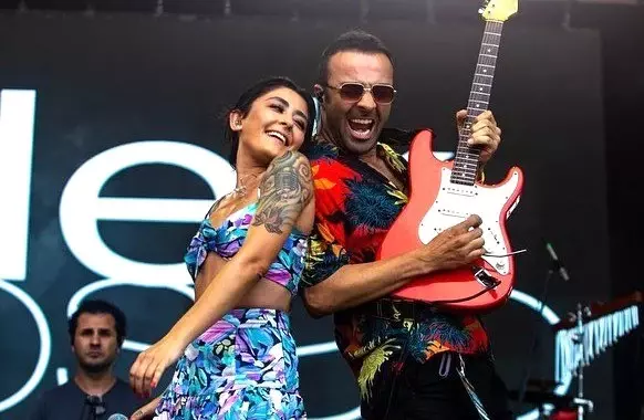 Kuşadası Gençlik Festivali'nde üçlü düet