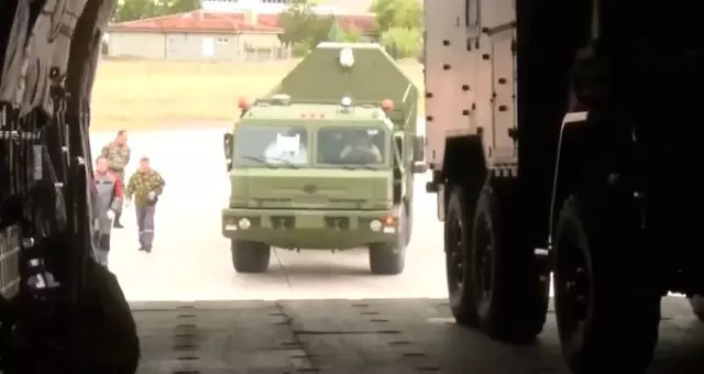 S-400'lerin Rusya'dan Türkiye'ye gelişi kameralara böyle yansıdı S-400'lerin Rusya'dan Türkiye'ye gelişi kameralara böyle yansıdı