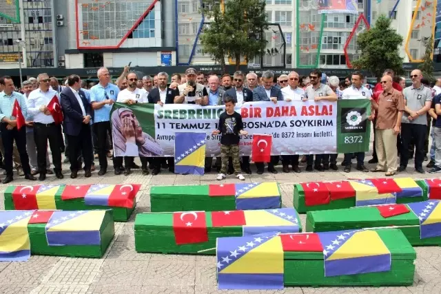 Srebrenitsa soykırımına tepki yürüyüşü