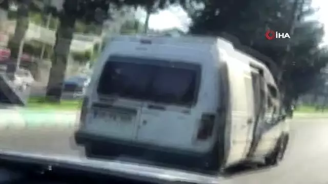 Trafikte tehlikeli yolculuk kamerada