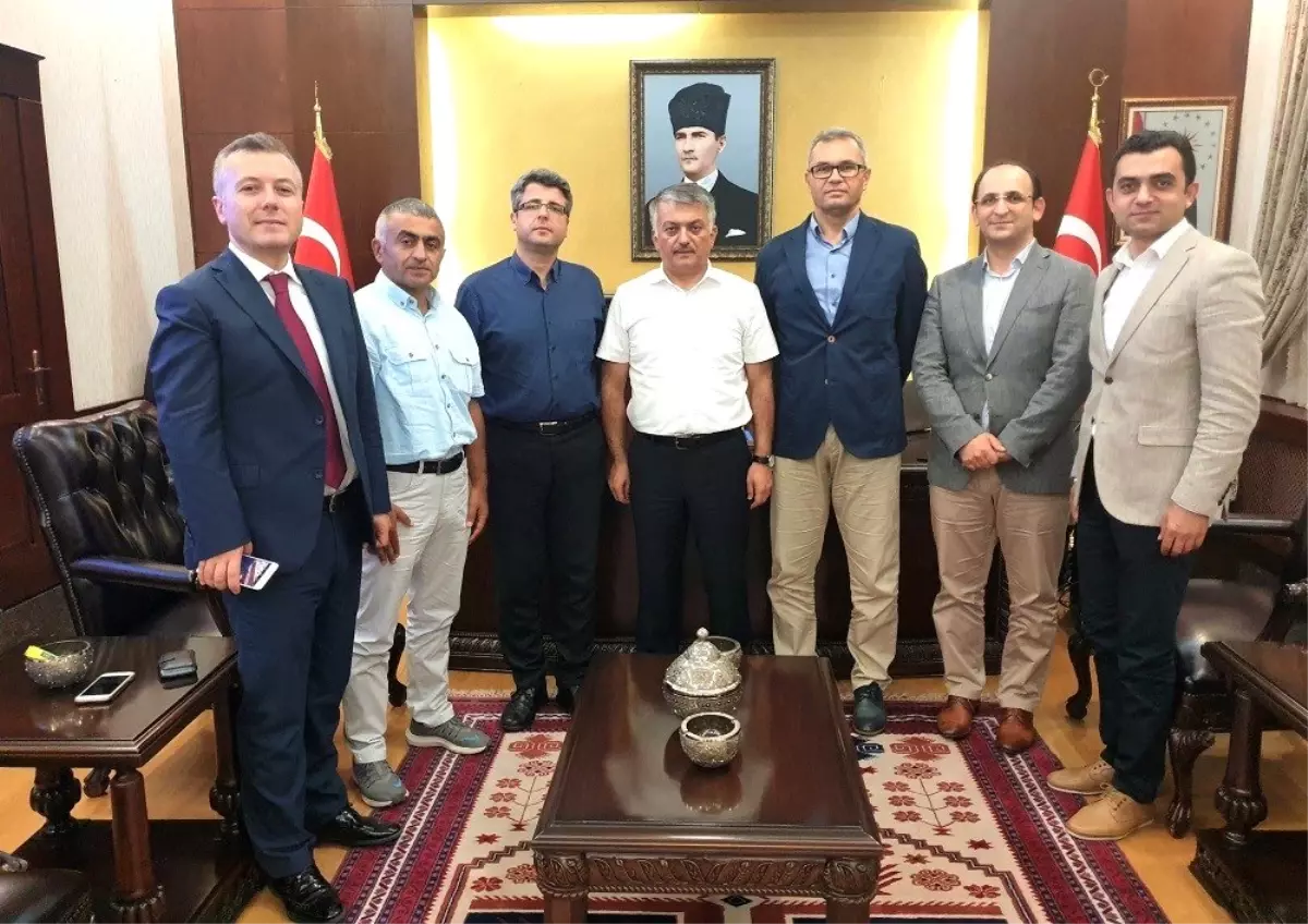 Vali Yazıcı, İstanbul Siyasalda okuyan arkadaşlarıyla buluştu