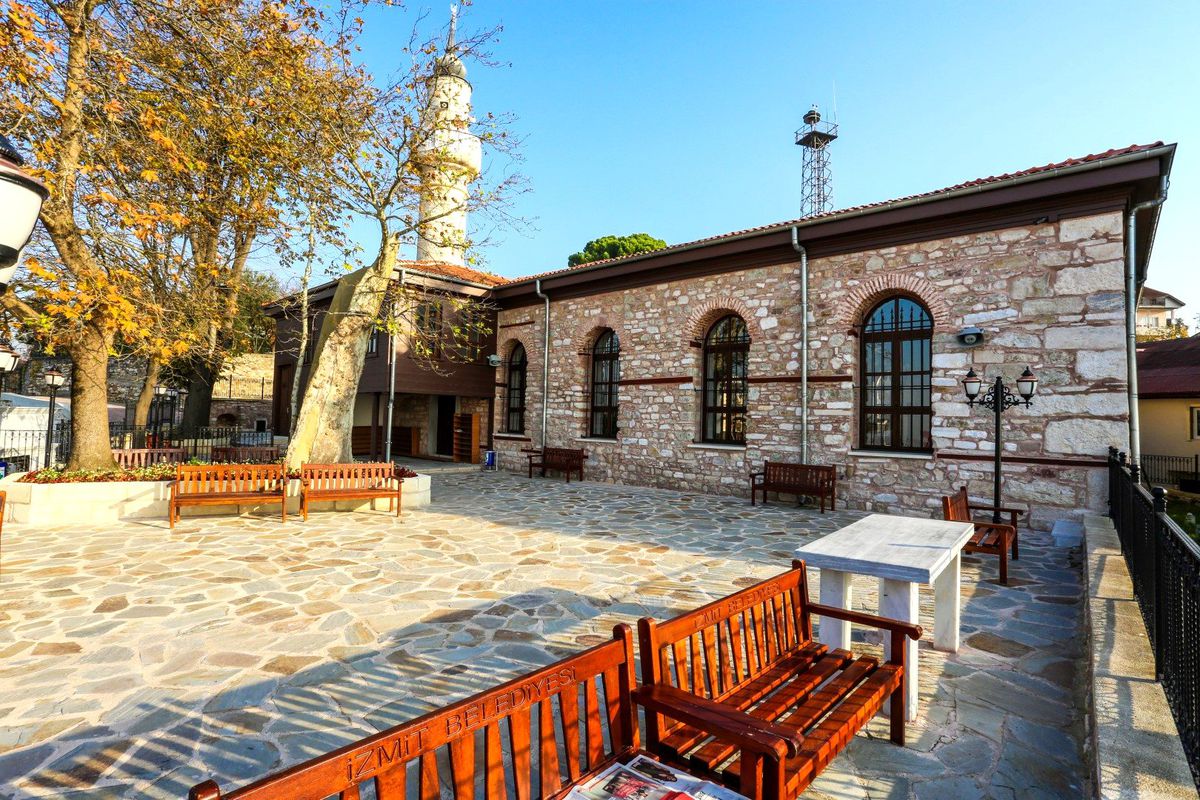 687 yıldır ayakta duran 'Tarihi Orhan Cami'