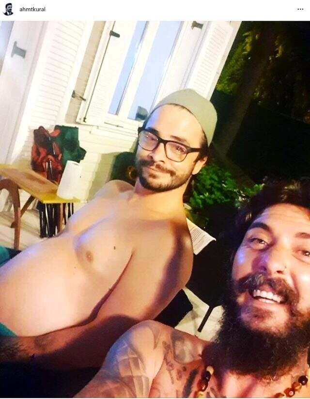 Ahmet Kural, göbekli haliyle hayranlarını şoke etti