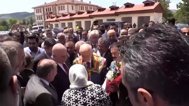 Bahçeli, Ertuğrul Gazi Türbesi'ni ziyaret ederek 'Saygı Nöbeti' değişimini izledi Bahçeli, Ertuğrul Gazi Türbesi'ni ziyaret ederek 'Saygı Nöbeti' değişimini izledi