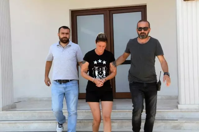 Evleri soyup tatile başladı, plajda güneşlenirken yakalandı Evleri soyup tatile başladı, plajda güneşlenirken yakalandı